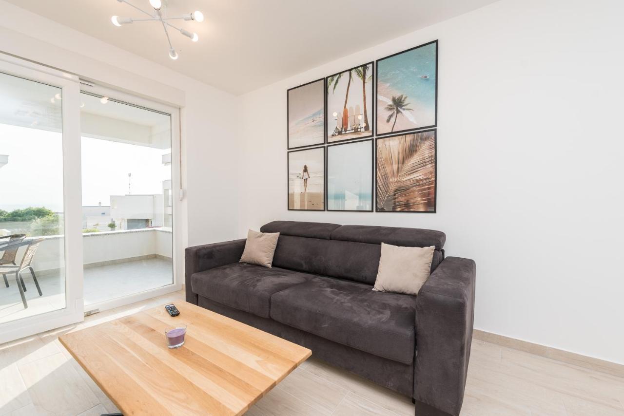 Sara Luxury Apartment With A Pool Novalja Exterior photo