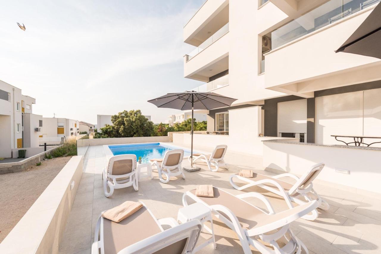 Sara Luxury Apartment With A Pool Novalja Exterior photo